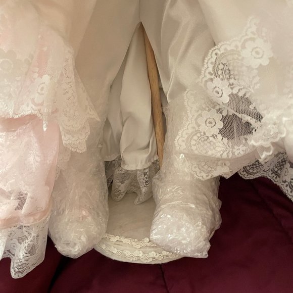 "CHERIE" PORCELAIN DOLL BY WORLD FAMOUS DOLL DESIGNER RUSTIE - Picture 8 of 10